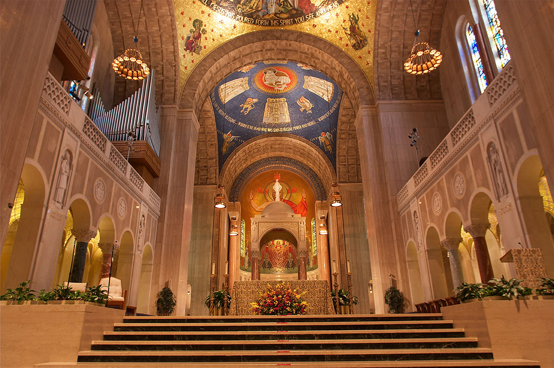 Nave and high altar of the Basilica of the National Shrine